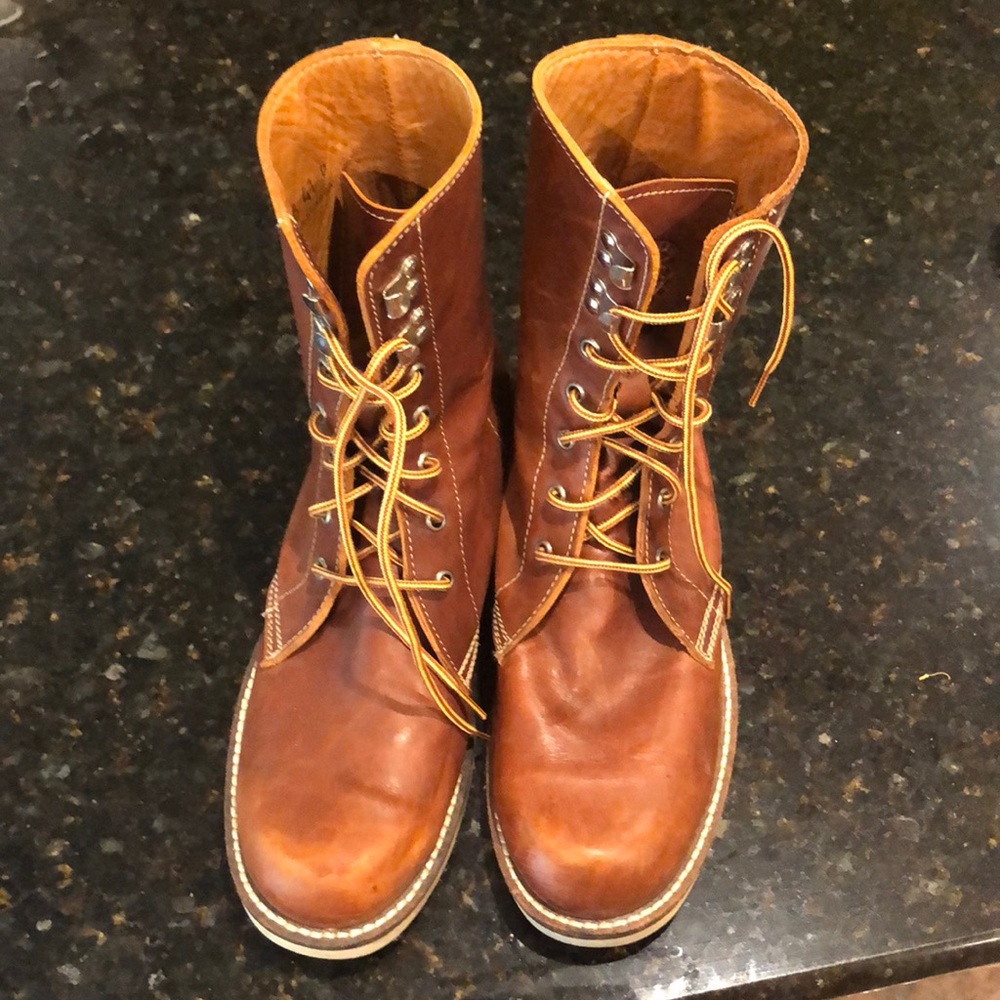 Roots leather walking boots. Almost mint condition.